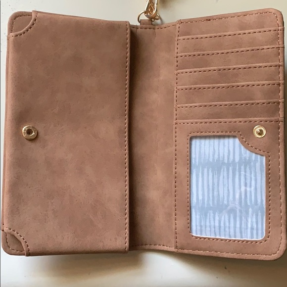 Universal Thread wristlet - Picture 2 of 3